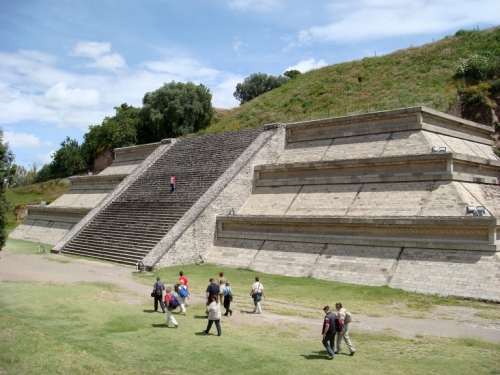 2007_MX_Cholula_pyramid